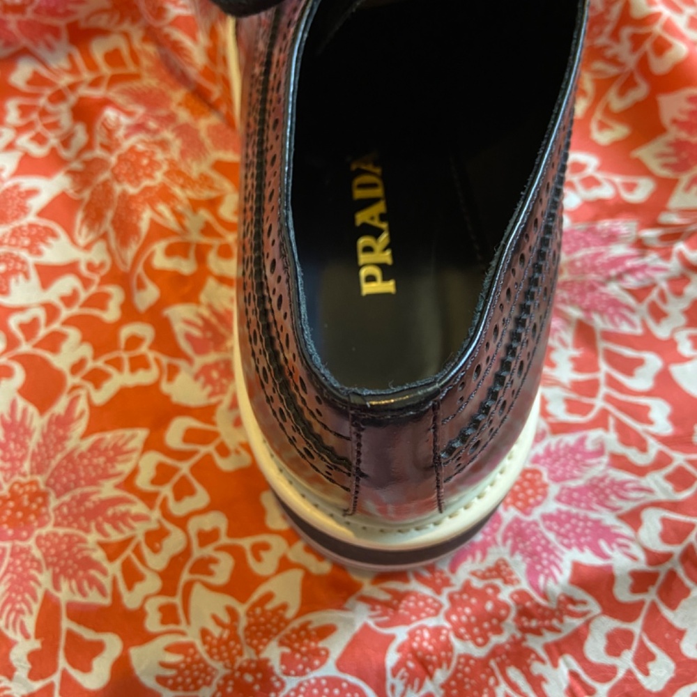 Prada - Picture 5 of 6